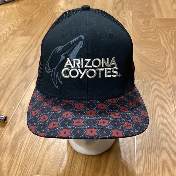 ARIZONA Coyotes NHL Hockey Tribal Design 2017 SGA Snapback Trucker's Cap Hat NEW - Picture 1 of 7